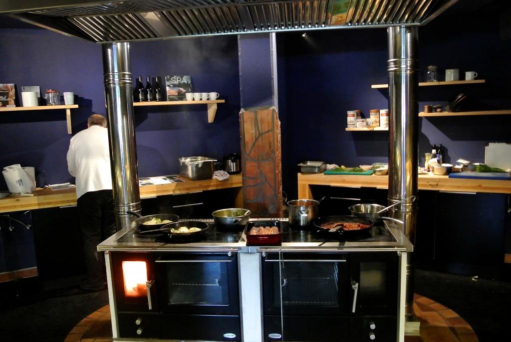 Die tolle Küche mit Holzofen im Rogner Bad Blumau